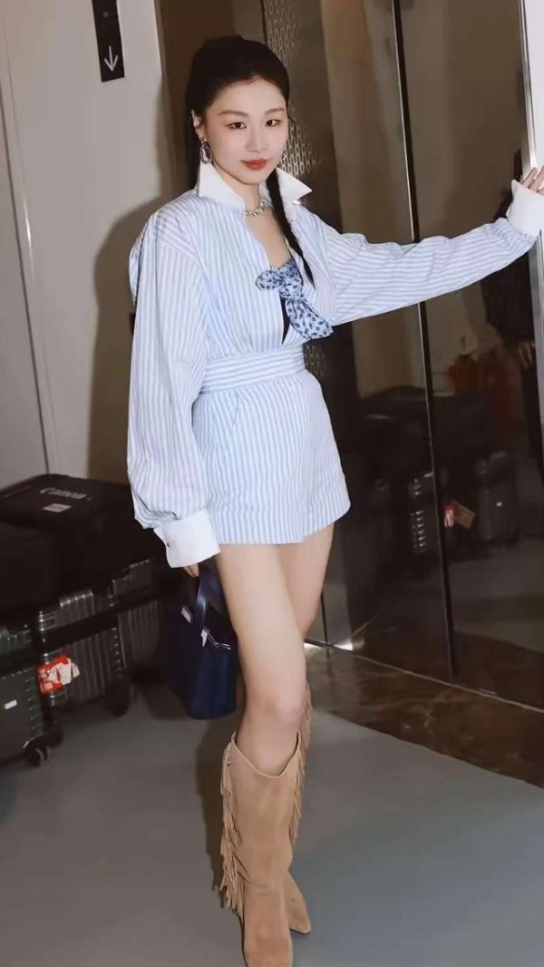 配资炒股网官网 一觉醒来金靖凭“胸”全国爆红！竟是王家卫录音惹的祸